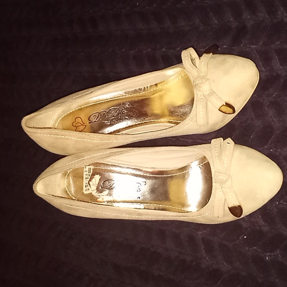 DbDk fashion beige suade heels size 71/2